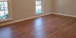 Room in 4 Bedroom Home at N Harrison Ave Gallery 3