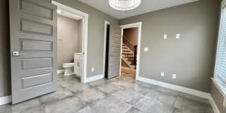 3 Bed, 3.5 Bath Home w/ 2 Car Garage and Lake Views Gallery 5
