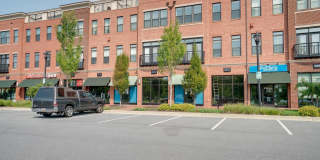 412 MADISON TRADE Plaza SE Gallery 11