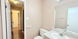 Beautiful 3-Bedroom Townhome Gallery 9