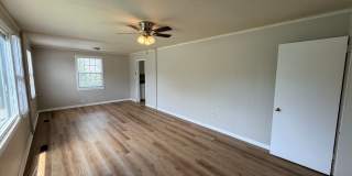 Charming 2BR/1BA Near VSU – Hardwood Floors Charming 2BR/1BA Near VSU – Hardwood Floors Gallery 3