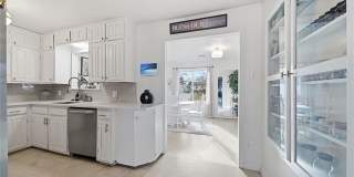 318 E Maple Street Gallery 7