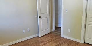 3bed/2bath w/3 car garage, upstairs bonus room, vaulted ceilings, & fenced yard. Gallery 25