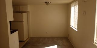 2 bed, 1 Bath, 900 sqft with washer/dryer hookups and 1 car garage Gallery 17