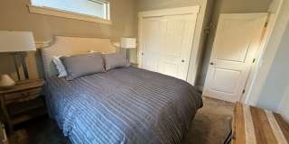 Beautiful 3 Bed/2.5 Bath Home in SE Bend - Ruby Peak Lane Gallery 21