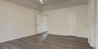 1608 48th Street Gallery 29