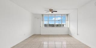 Grand Island Square - 3 Miles to Aventura Mall Gallery 60