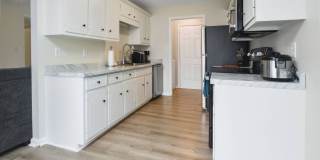 Pet Friendly Three Bedroom with Bonus! Gallery 7