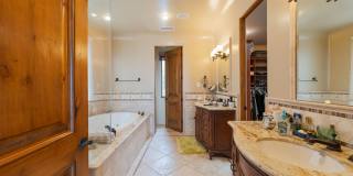 Gorgeous 5 Bedroom Home with sweeping views and pool Gallery 26