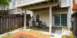 Updated 4 level TH w/ 2 FB & 2 "1/2" baths + One car garage! Gallery 27