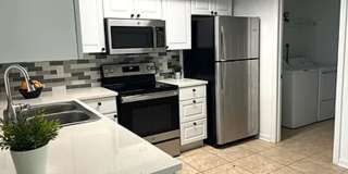 Spacious 2/1 duplex home in the Imperial Shores neighborhood Gallery 3