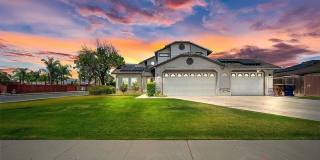 Luxury 4 Bed, 3 Bath Home in 93312 – Fully Equipped with Pool Gallery 1