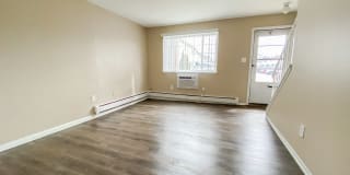 Evergreen Village Apartments & Townhomes Gallery 9