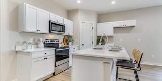 Beautiful Three Bedroom, Two Bathroom Gallery 11