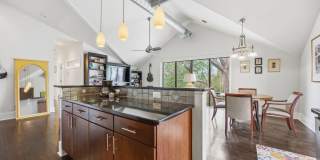 261 S Limestone Gallery 33