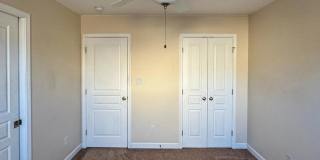 Lovely 3 Bed 2.5 Bath Home with Community Amenities Gallery 21