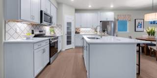 Furnished 3 Bed/Office Luxury Model Home on Westside Gallery 14