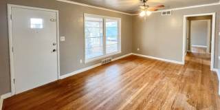 Charming Home Near 15th  Boulevard Gallery 1