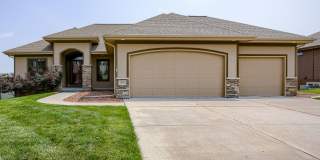 Beautiful 4 Bedroom In Shadow Lake!! Gallery 1