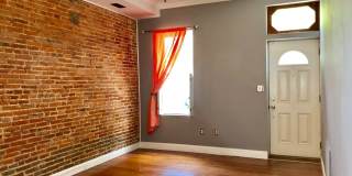 Charming 2 Bedroom/2 Bathroom Townhome in Federal Hill W/ Parking Gallery 4