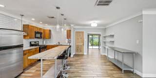 Luxury housing ,Close to U of A! Newly Renovated Gallery 10