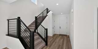 Spacious 4BR House with Beautiful Mountain Views! Gallery 15