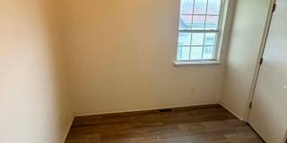 Gorgeous 3 bedroom House in JoMo with a deck!! Gallery 8