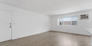 1009 N. Edinburgh Ave Gallery 14