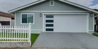 Mililani Town Living with PV, Tesla Batteries & EV Charger Gallery 1