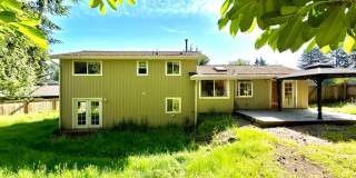 Spacious 4BD/3BA Bellevue Home with Private Backyard & Garage Gallery 10