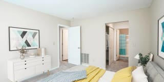 Glen at Bogey Hills Gallery 27