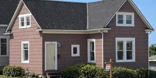 5-bedroom, 2 bath home available in York neighborhood! 5-bedroom, 2 bath home available in York neighborhood! Gallery 1