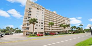 1050 Hillsboro Mile Gallery 1