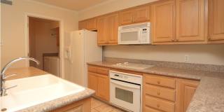Beautiful large 2-bedroom 2 baths with 1 car garage in Mid Town Tulsa!! Gallery 42