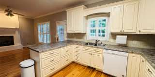 * RE-RENTAL AVAILABLE 7/15/26 * 3 Bedroom 2.5 Half Bath Townhouse with 2 Car Garage Gallery 21