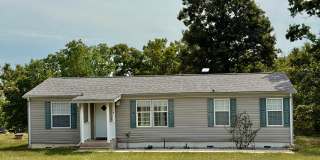 Cute 3 bed 2 bath with beautiful yard!! Gallery 1