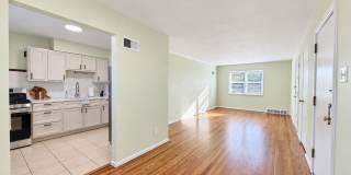 7176 Jamieson Ave Gallery 1