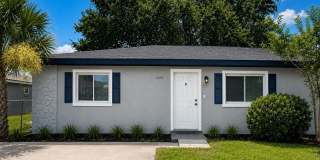 2Br, 1 bath half Duplex - nice house with fenced in yard Gallery 1