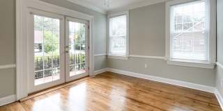 Bright & Spacious 2BR Unit w/ Bay Windows! Gallery 6