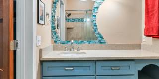 Fully Furnished Newly Remodeled Condo Downtown Gallery 3