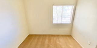 Spacious 3-Bedroom Townhome with Community Pool Gallery 11