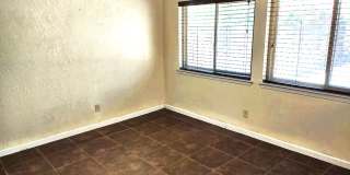 Great Two Story Eastside Townhome With Refrigerated Air Located In Quiet Well Established Neighborhood Gallery 6