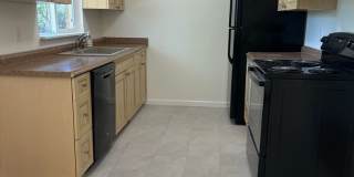 Spacious 3 Bedroom House with Attached Garage and Large Yard! Gallery 9