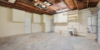 Spacious private backyard! Gallery 25