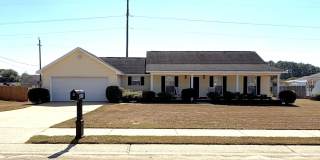 4 bedroom 2 bath house on large lot Gallery 1