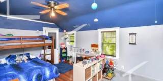 Large 4 bed in Brookline Gallery 16
