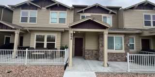 Stylish 3-Bedroom Townhome with Mountain Views & 2-Car Garage Gallery 1