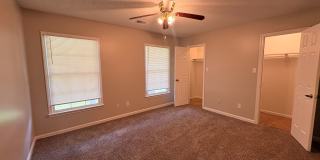 Spacious Home Freshly Painted and New Carpeted! Fully Fenced in Back Yard. Gallery 14