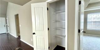 Craftsman style 3 bedroom 2 bath Home - Avail NOW! Gallery 8