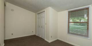 311 E 11th - 5Bed/2Bath - Onsite Parking Available! Gallery 11